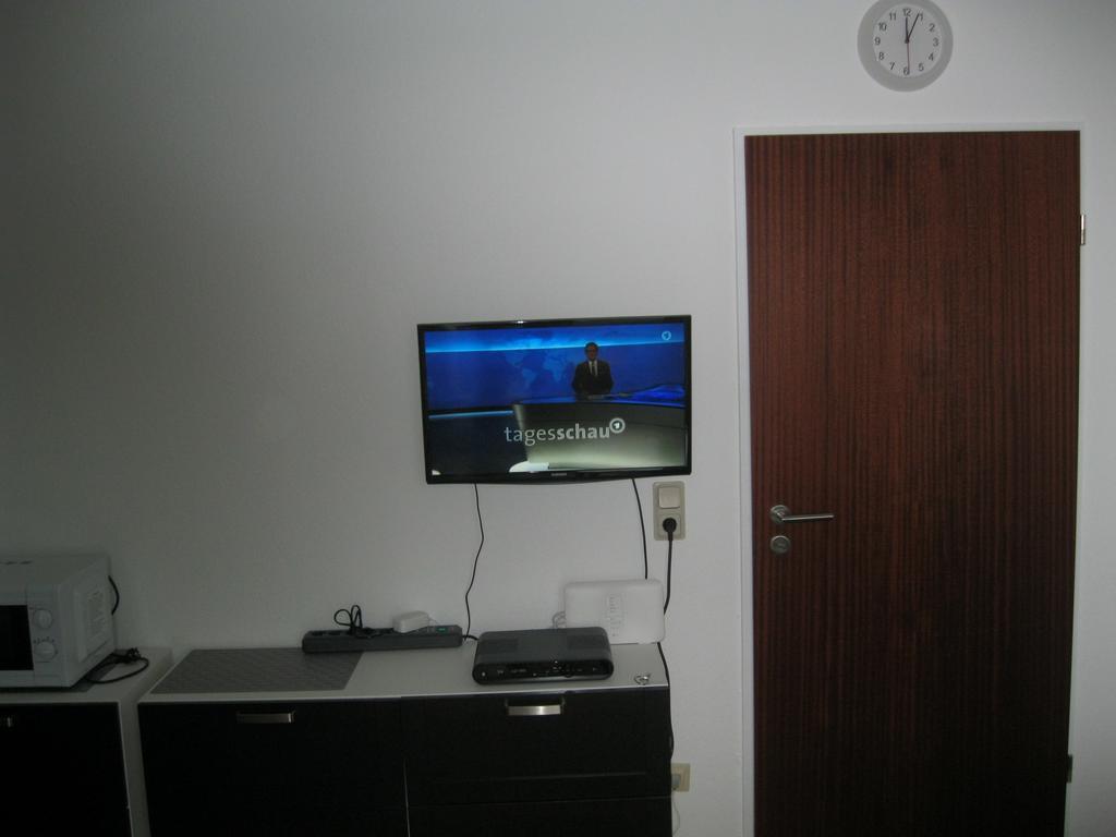 Business & Tourist Apartment Dusseldorf Exterior photo